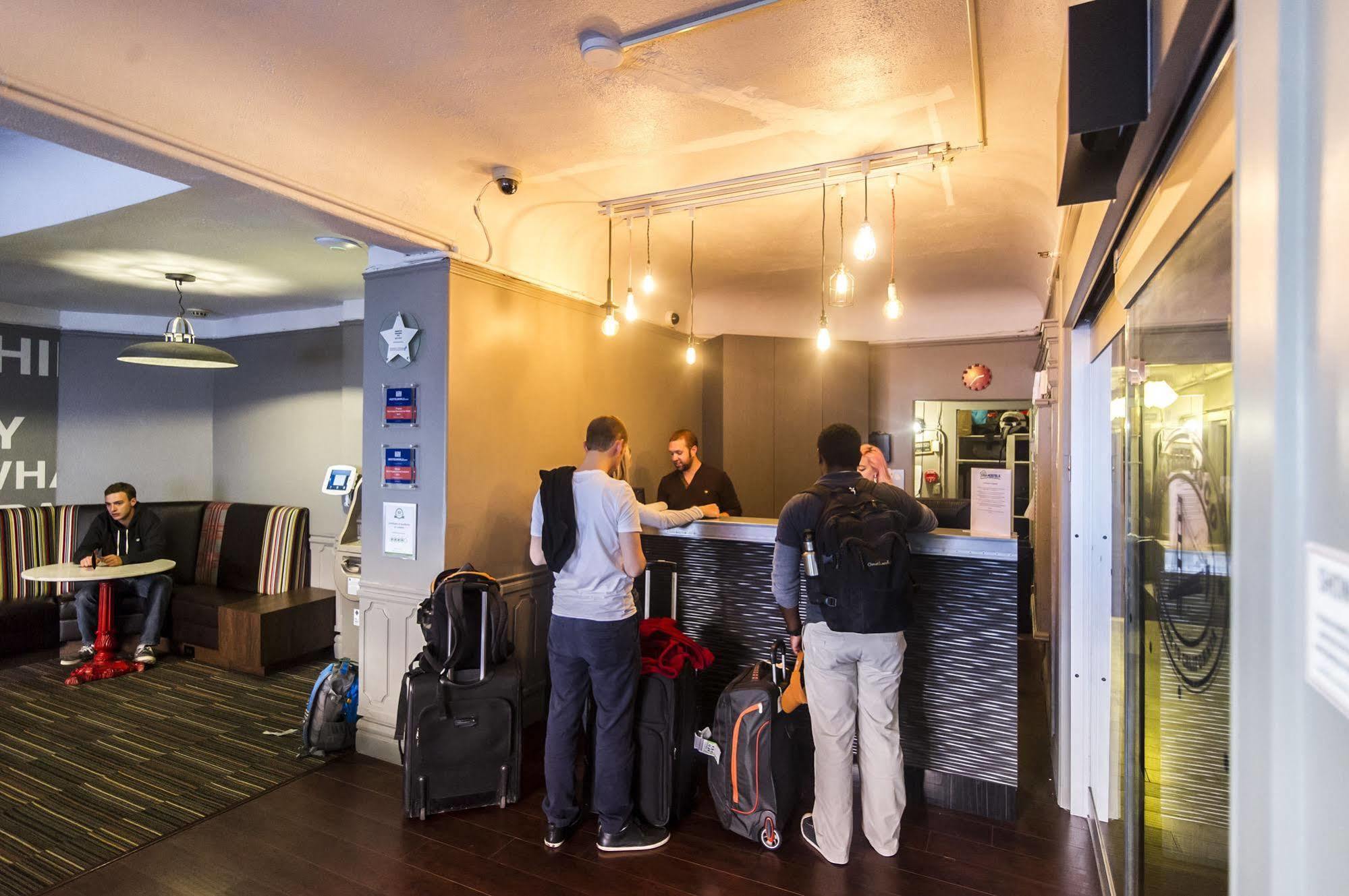 Hostel Ansonia 3*